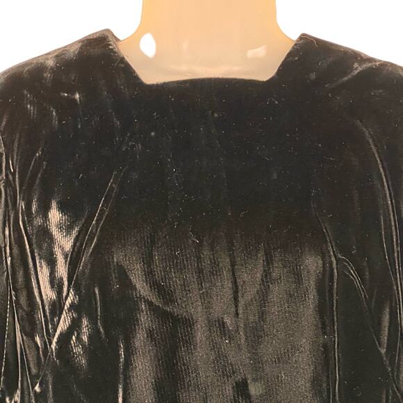 Vintage 60s Size Medium Black Velvet Sheath Dress Eyelet Half Sleeves Party - Picture 3 of 8